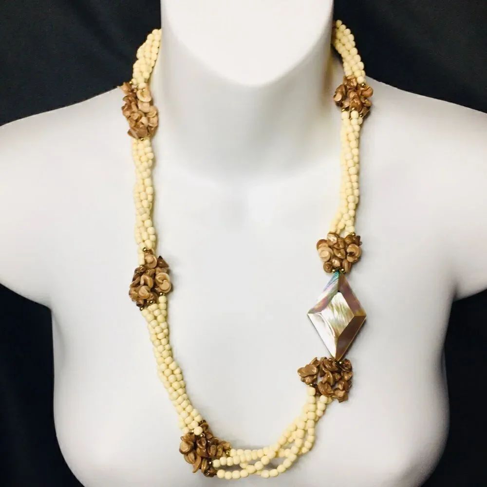 Vintage Ivory Bead Mother of Pearl MOP Puffy Diamond Detail chunky Necklace 4411